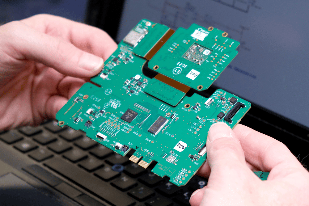 Cartes électroniques conçues chez Elynxo pour des produits optroniques