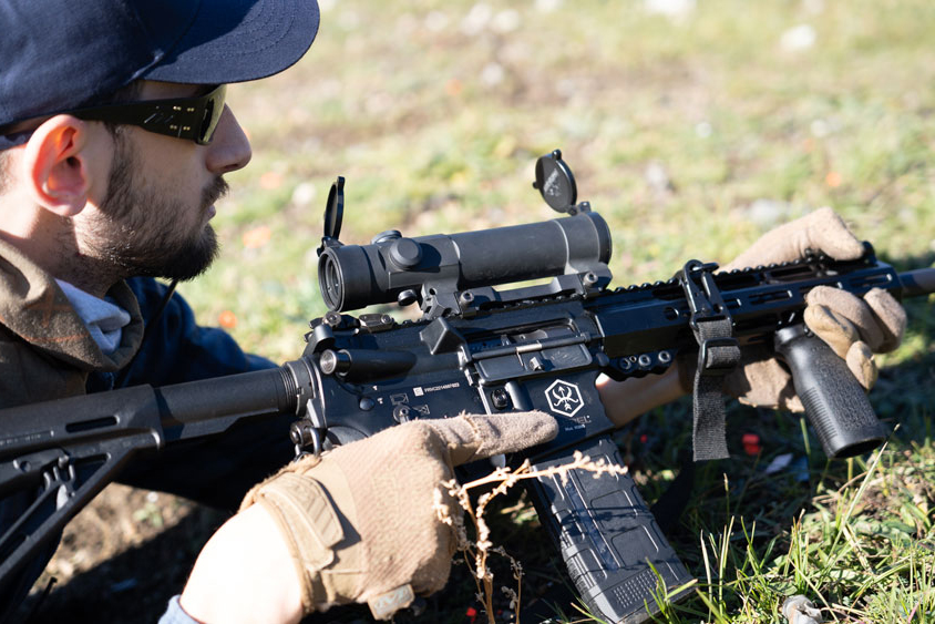 Optique J4 sur fusil d'assaut