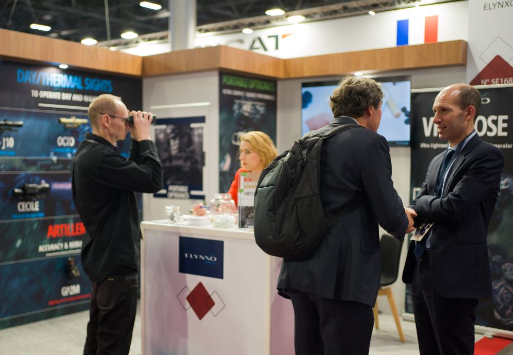 Elynxo exposant sur un salon de défense et sécurité